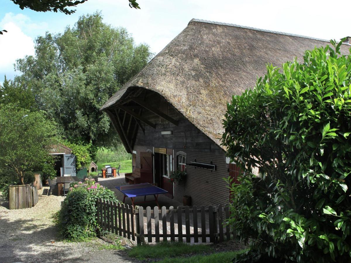 Quaint Farmhouse Near River In Oosterwijk Leerdam Exterior photo
