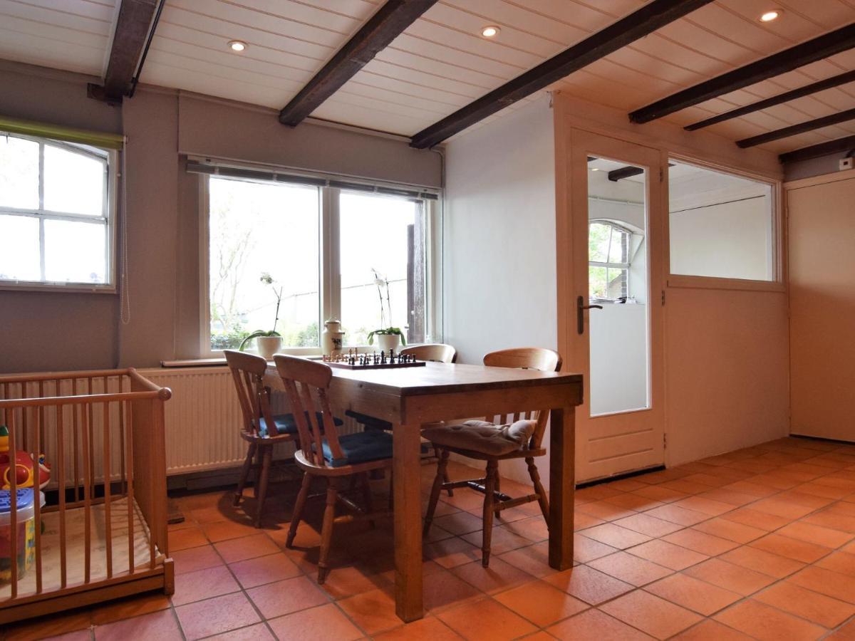 Quaint Farmhouse Near River In Oosterwijk Leerdam Exterior photo